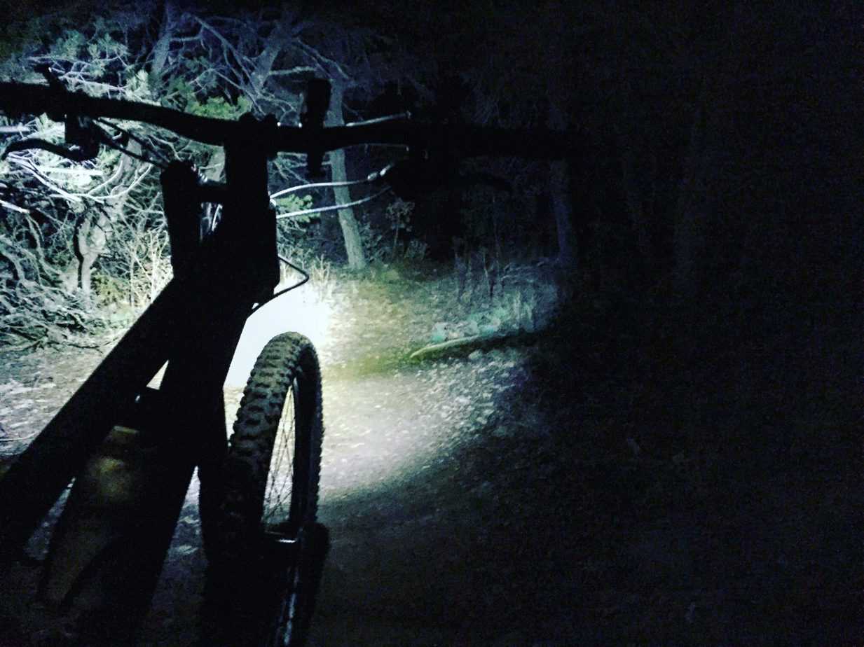 buyer's guide to mountain bike lights 